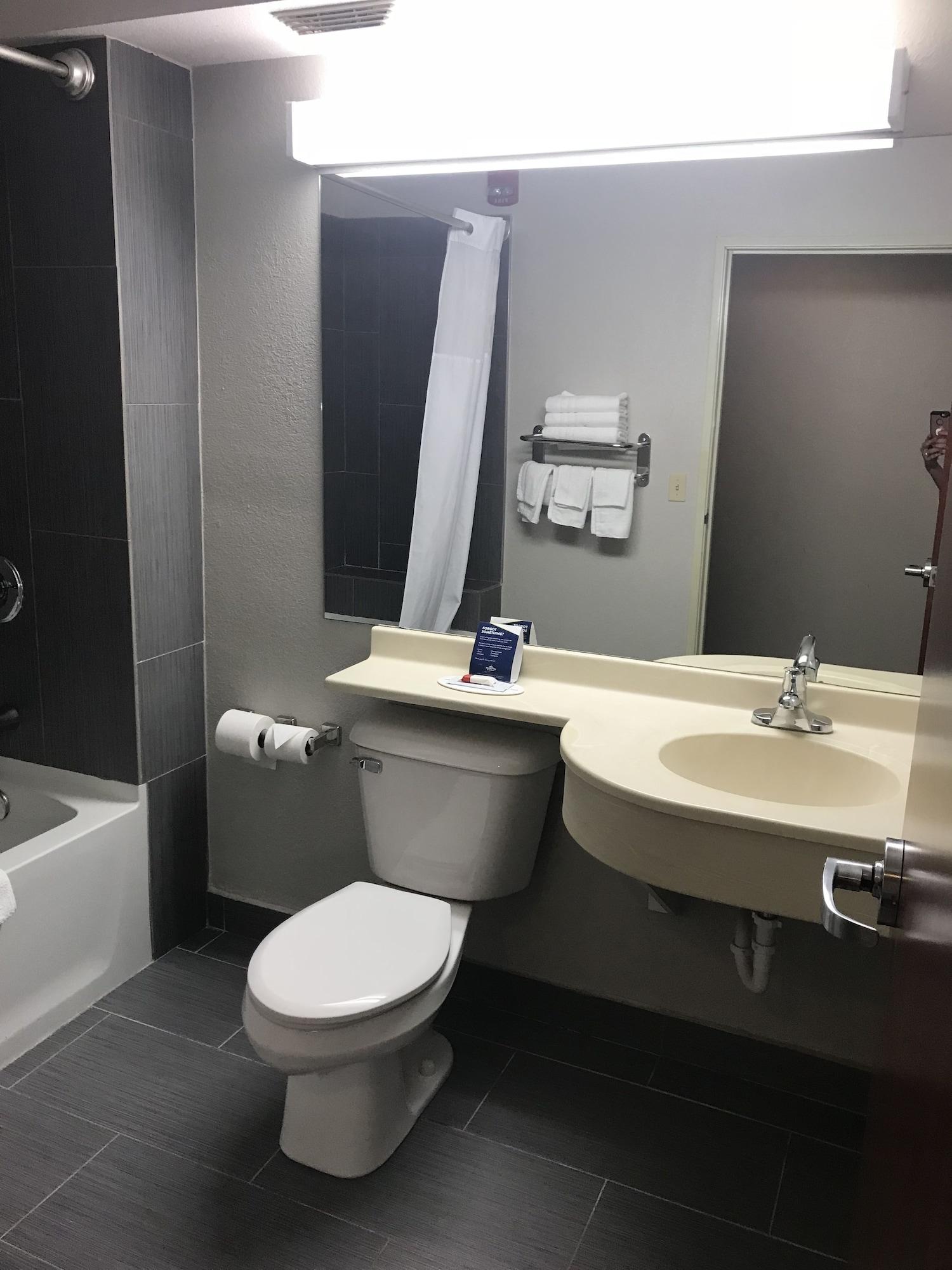 Microtel Inn & Suites Urbandale Ngoại thất bức ảnh