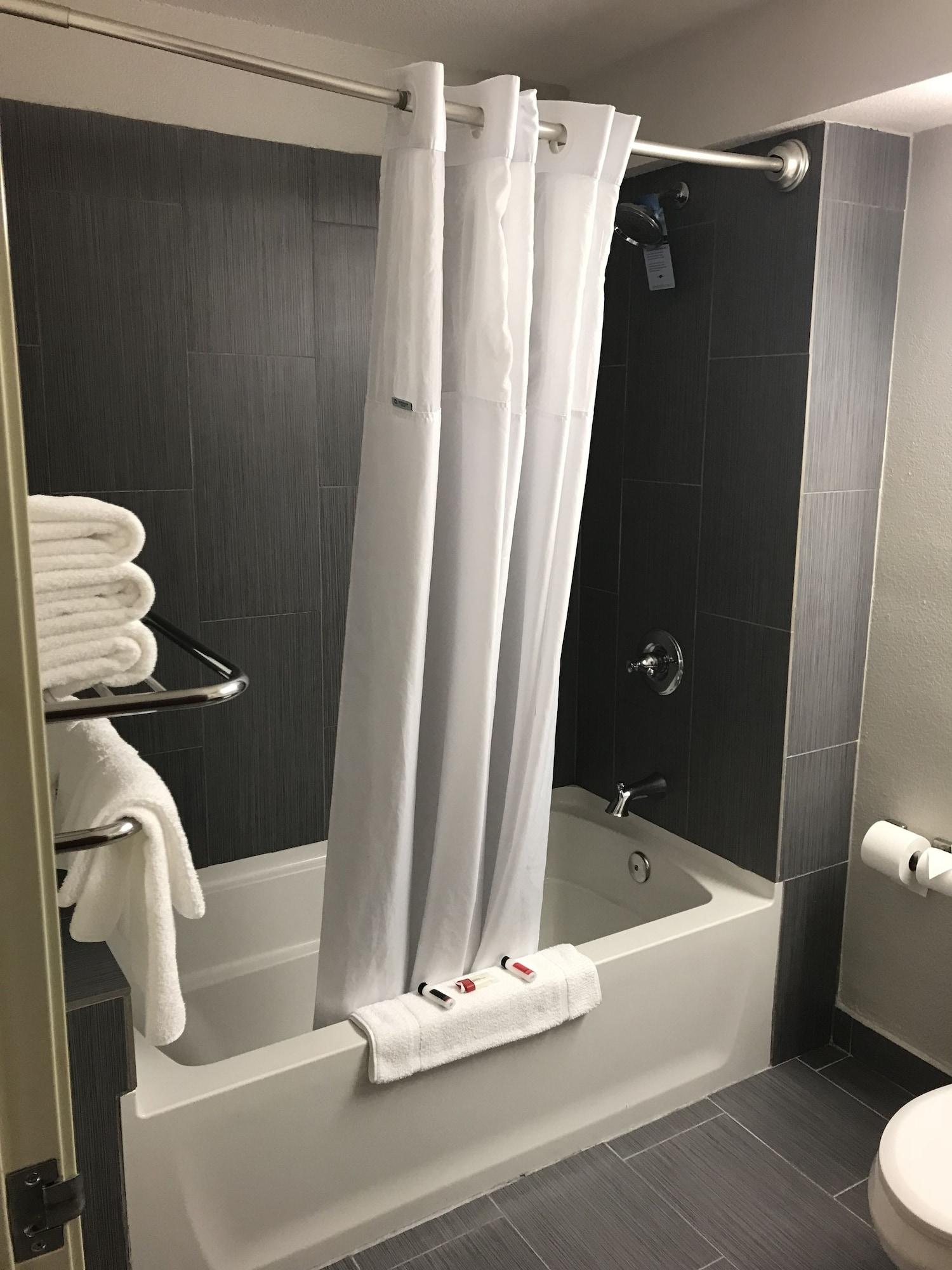 Microtel Inn & Suites Urbandale Ngoại thất bức ảnh