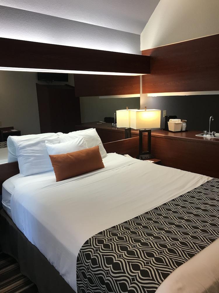 Microtel Inn & Suites Urbandale Ngoại thất bức ảnh