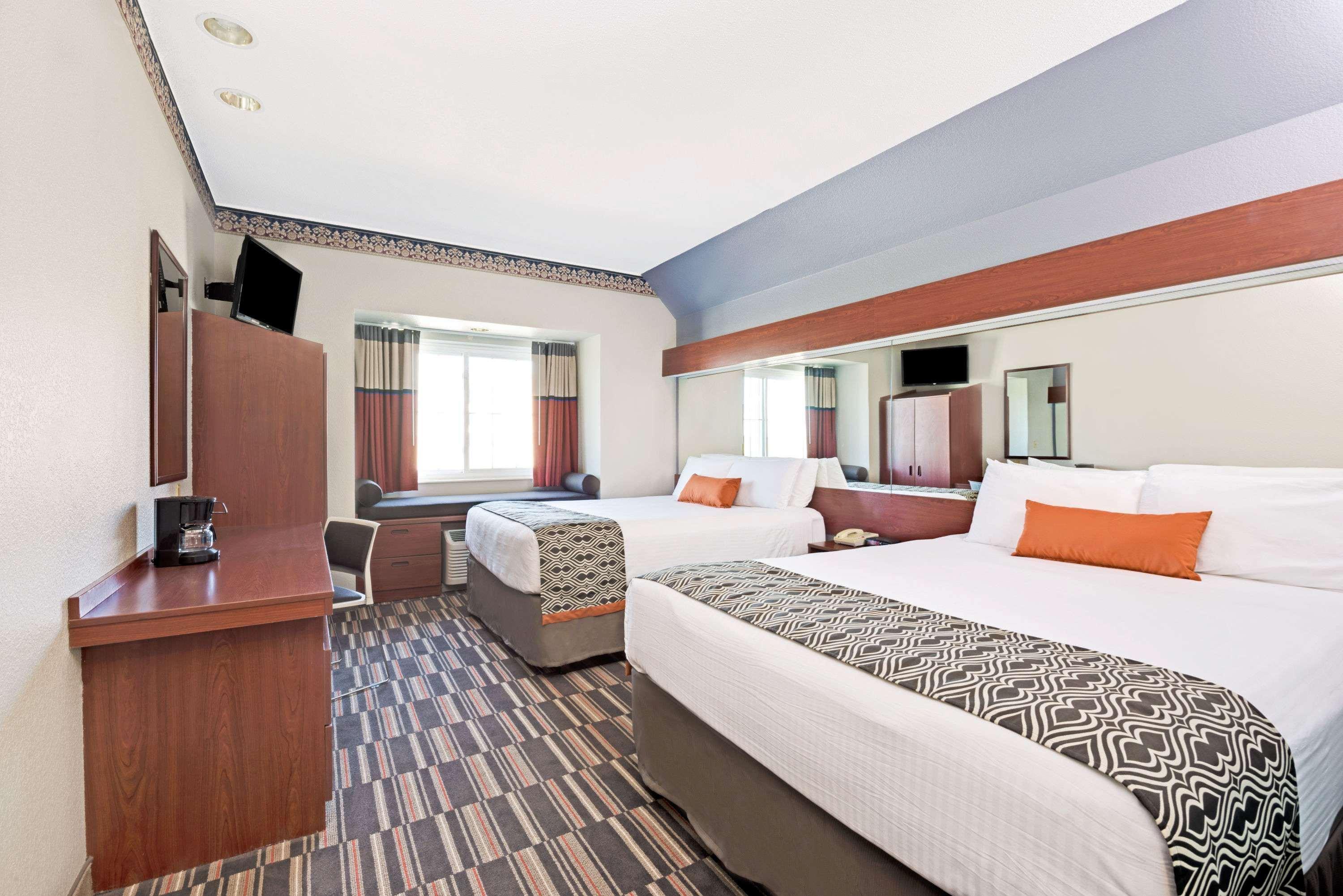 Microtel Inn & Suites Urbandale Ngoại thất bức ảnh