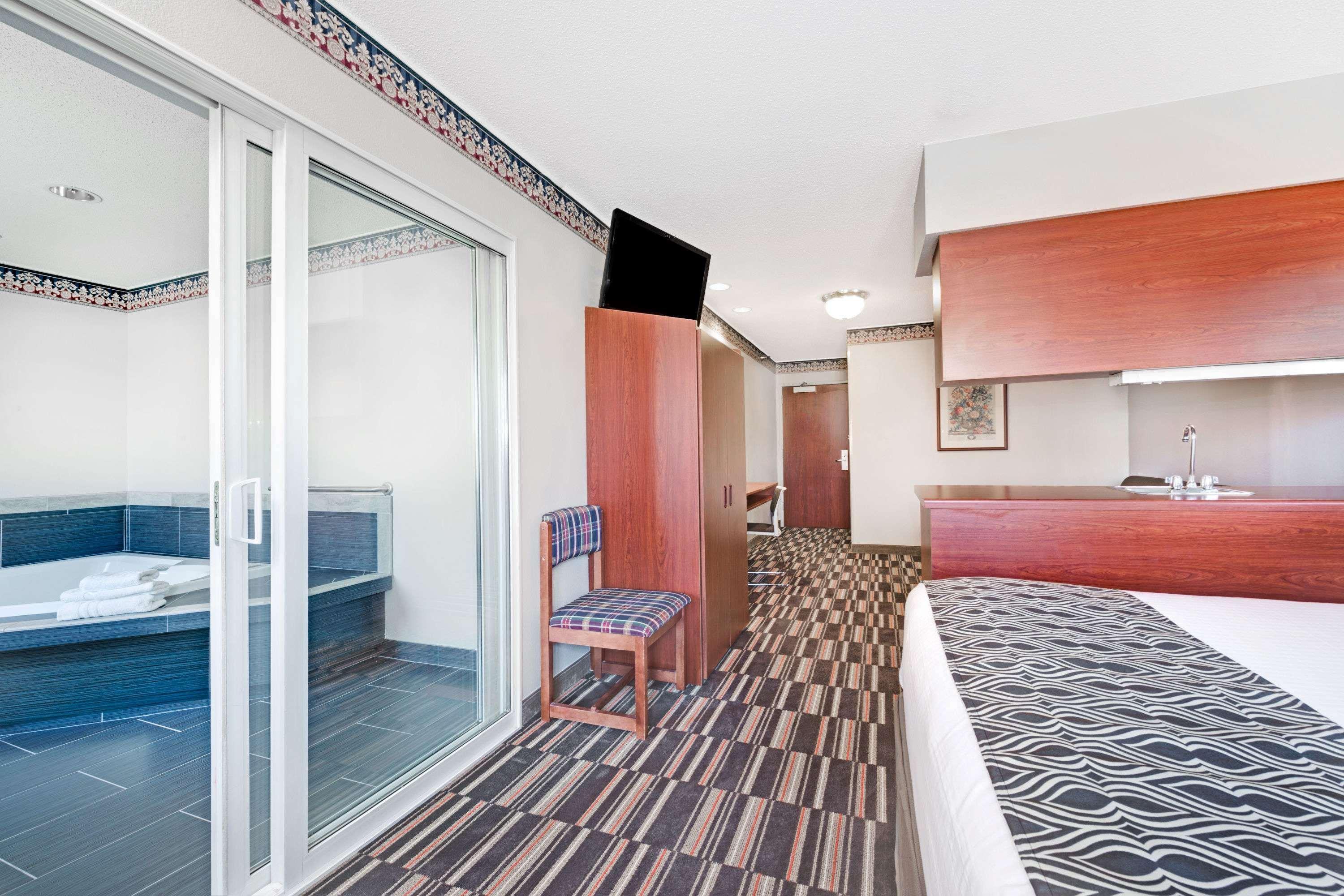 Microtel Inn & Suites Urbandale Ngoại thất bức ảnh