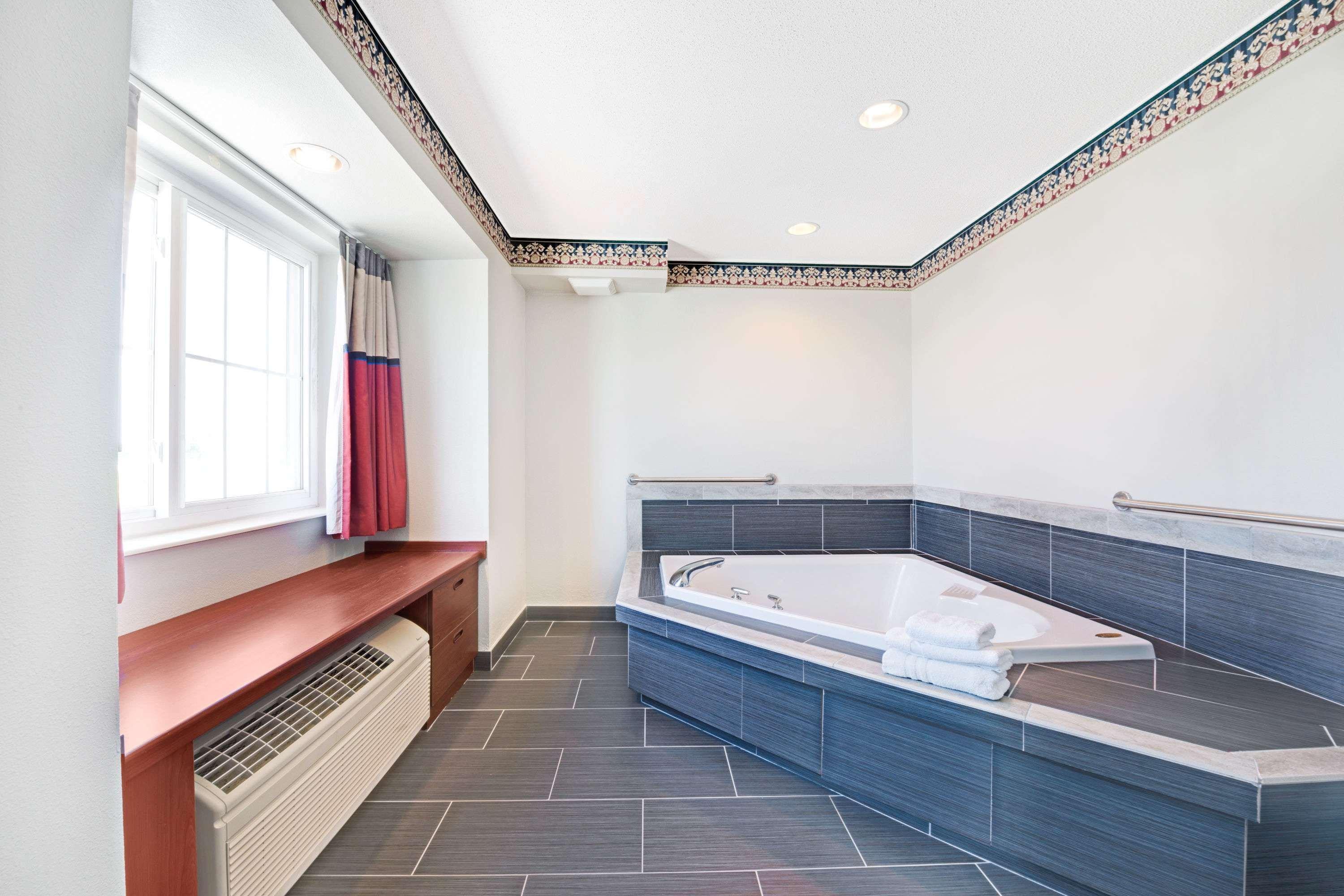 Microtel Inn & Suites Urbandale Ngoại thất bức ảnh